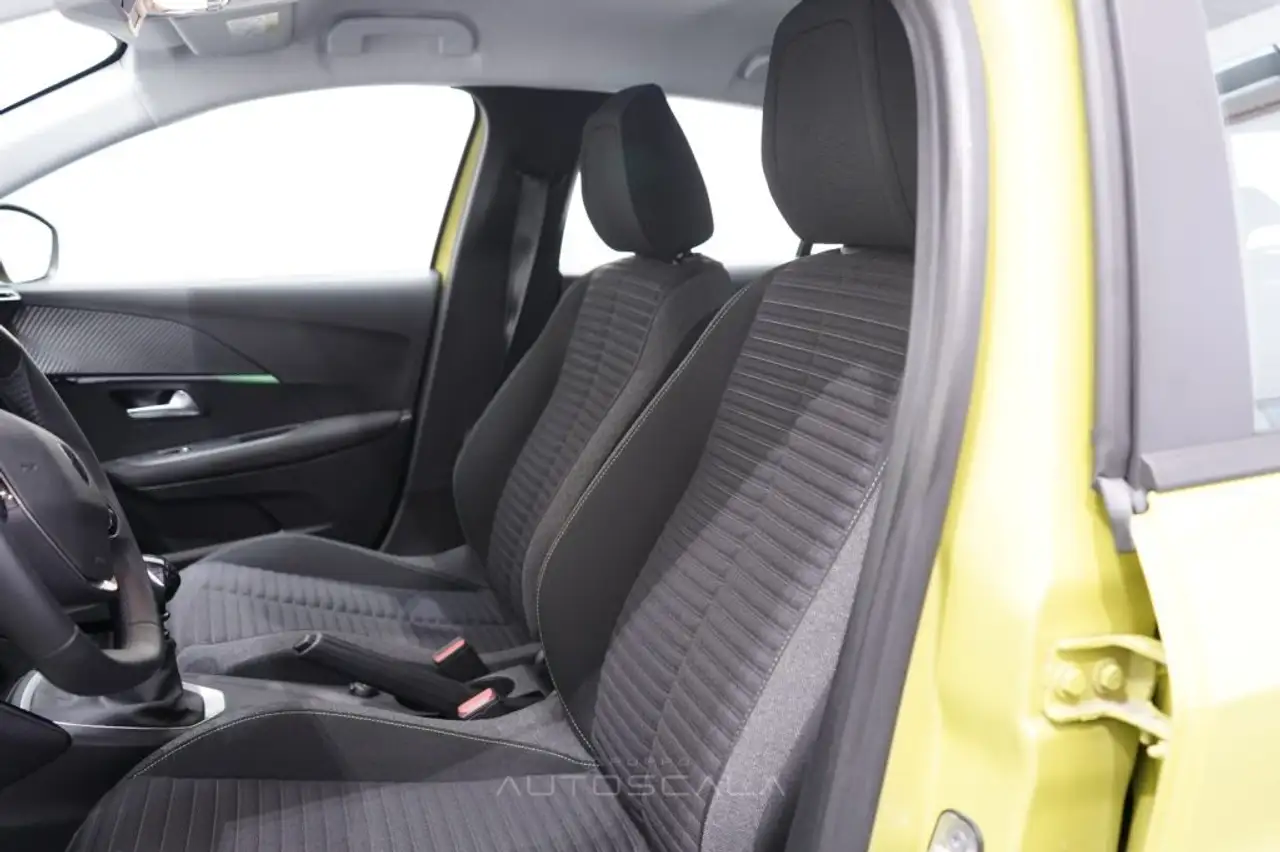 Peugeot 208 11